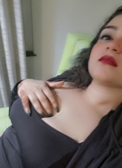 Sonia Call Girls Vip Model Incall Outcal - puta in Hyderabad Photo 1 of 4