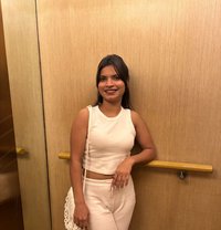 𝐒𝐨𝐧𝐢𝐲𝐚 𝐌𝐞𝐞𝐭𝐮𝐩 - escort in Mumbai
