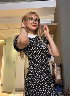 Sonia - escort in Tokyo Photo 3 of 7