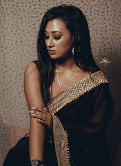 Sonia - escort in Kolkata Photo 1 of 6