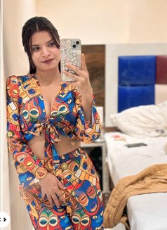 Sonia 𝗢𝘂𝘁𝗰𝗮𝗹𝗹𝘀 𝗛𝗼𝘁𝗲𝗹 - escort in Mumbai Photo 2 of 5
