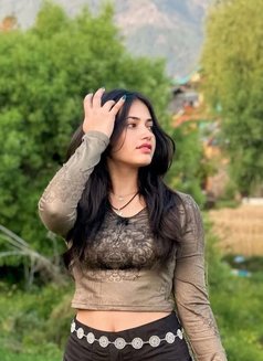 Sonia - escort in Mumbai Photo 3 of 4
