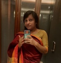 Sonia - Transsexual escort in Noida