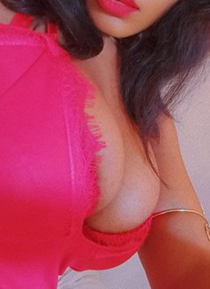 Sonia - escort in Beirut Photo 3 of 3