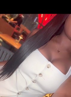 Sonia - escort in Mumbai Photo 1 of 5