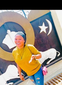 Sonia - escort in Cairo Photo 2 of 3