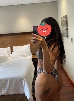 Charmzy - puta in Abidjan Photo 2 of 2