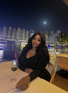 Sonia - puta in Dubai Photo 4 of 6