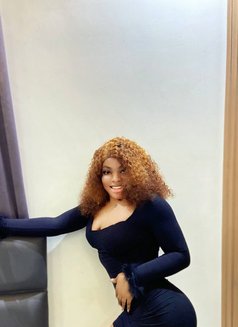 Sonia - escort in Muscat Photo 2 of 3