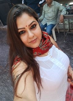 Soniya - escort in Bangalore Photo 2 of 3