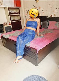 Soniya Sharma + Cam Queen - puta in Noida Photo 5 of 5