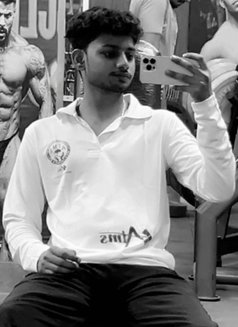 Sonu - Male escort in New Delhi Photo 2 of 4