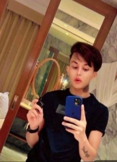 BONG SWEET BOY SONU - Male escort in London Photo 1 of 11