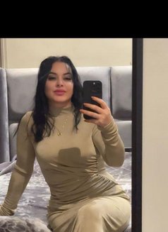 Sonya - escort in Muscat Photo 2 of 5