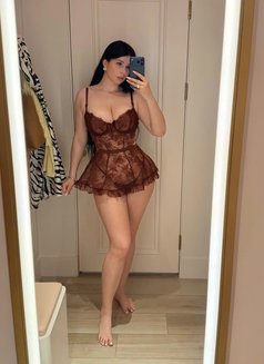 Sonya - puta in Dubai Photo 1 of 6