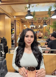 Sonya top bottom - Transsexual escort in Jakarta Photo 2 of 6