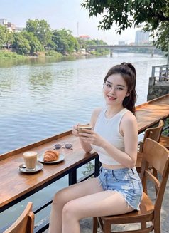 Sonya - escort in Singapore Photo 2 of 6