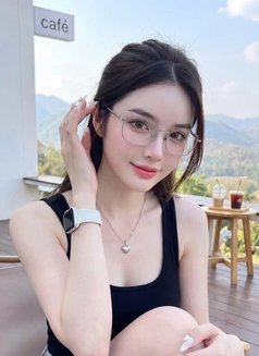 Sonya - escort in Singapore Photo 4 of 6