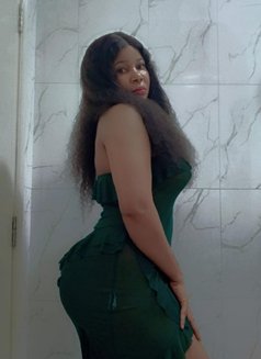 Sophia - escort in Muscat Photo 3 of 3