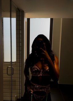 Sophia - Masajista in Athens Photo 1 of 5