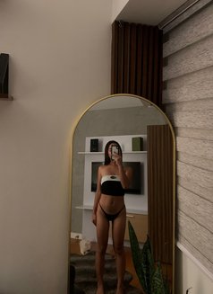 Sophia - Transsexual escort in Makati City Photo 3 of 4