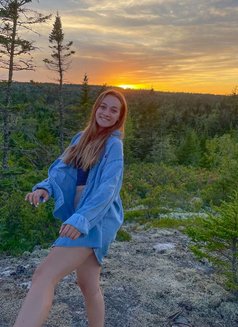 Sophia Grabriel - puta in Halifax Photo 4 of 9