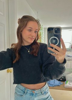 Sophia Grabriel - puta in Halifax Photo 7 of 9