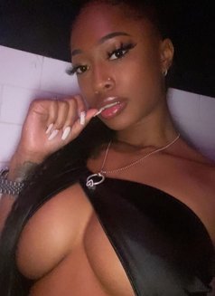 Sophia - escort in Dubai Photo 2 of 6