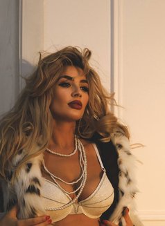 Sophia - escort in Dubai Photo 1 of 9