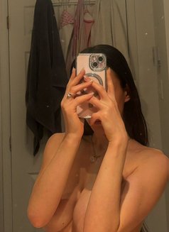 Sophia Laurent - puta in Tokyo Photo 3 of 4