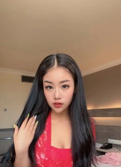 Sophia Rogan - escort in Singapore Photo 7 of 14