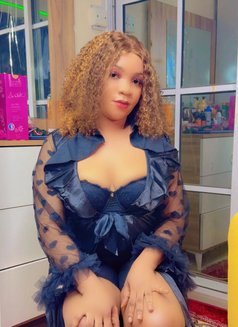 Sophia - puta in Muscat Photo 2 of 2