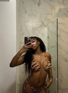Sophia - escort in Muscat Photo 2 of 4