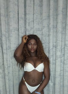 Sophia - escort in Dubai Photo 3 of 5