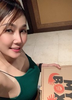 Sophia - puta in Al Manama Photo 9 of 9