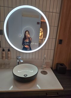 Sophia Valentine - puta in Singapore Photo 4 of 7