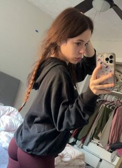 Sophie - escort in Yanbu Photo 2 of 2