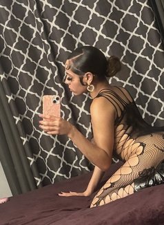 Sophie - escort in Kuwait Photo 3 of 4