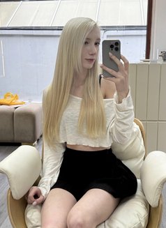 Sophie Hoffmann - escort in Dubai Photo 11 of 19