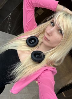 Sophie Hoffmann - companion in Dubai Photo 9 of 11