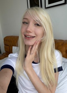 Sophie Hoffmann - companion in Dubai Photo 2 of 11