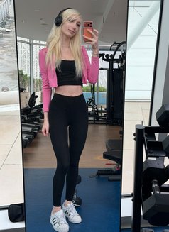 Sophie Hoffmann - companion in Dubai Photo 4 of 11