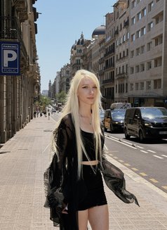Sophie Hoffmann - companion in Dubai Photo 13 of 16