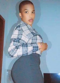 Sophie Love - puta in Riyadh Photo 1 of 2