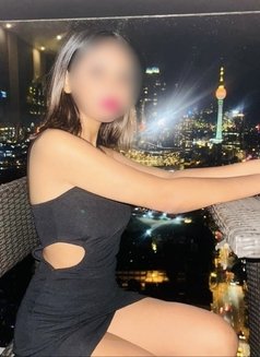 Sophie Melinda Young Petite GFE - puta in Colombo Photo 25 of 27