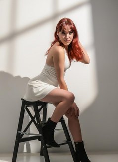 Sophie - masseuse in Lisbon Photo 3 of 6