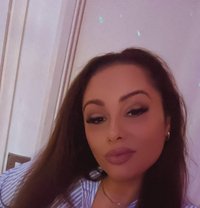 Sophie - masseuse in London Photo 7 of 9
