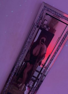 Sophie - masseuse in London Photo 6 of 6