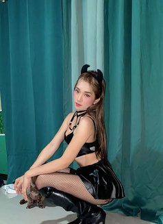 SOPHIEHUGEDICK - Transsexual escort in Manila Photo 19 of 19