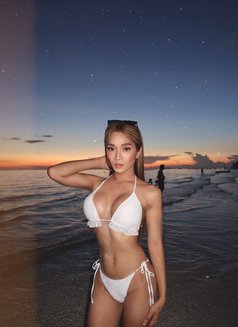 SOPHIEHUGEDICK - Transsexual escort in Manila Photo 19 of 20
